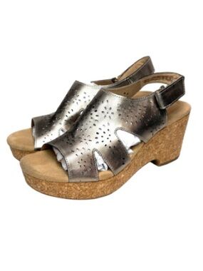 Clark’s Giselle Bay Metallic Cork 
Sandals | 11